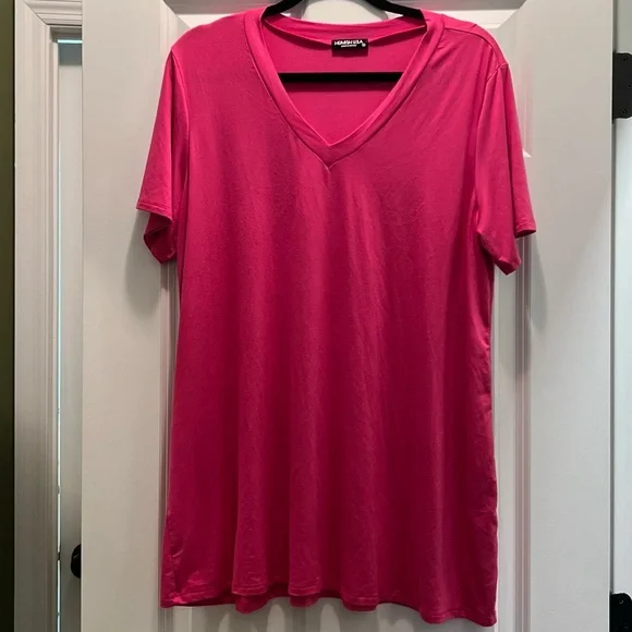 3/$19 Heimish USA pink V-neck short sleeve shirt - Picture 3 of 10